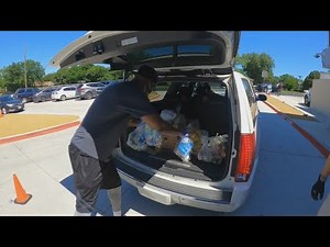 South Oak Cliff HS staff, volunteers deliver meals to students