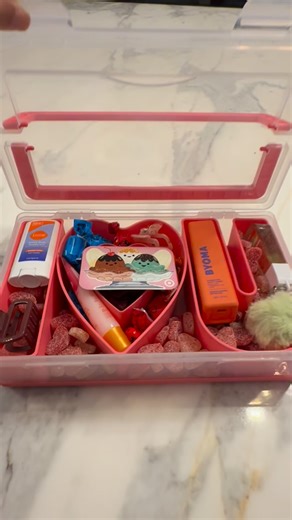 Jessica Hoofnel | If you have a “tween” at home this is the perfect Valentines gift idea. So cute, fun, yummy and just throw a gift card in there to add... | Instagram