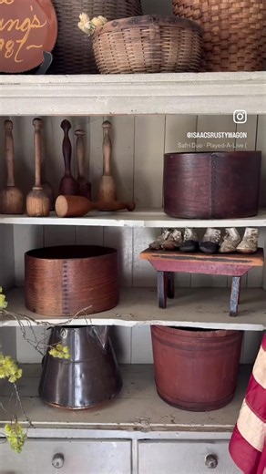 Country Cottage Primitive Farmhouse Summer Home - Antiques Primitives Collector Home #cottagecountry