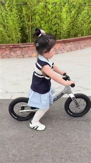 Miao Xiaozhu's First Balance Scooter Triumph
