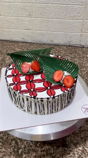 Sandeep Gaur on Instagram: "Amazing Strawberry Cake Design Tutorial #cake #cakedecorating #cakedesign #cakeart #viral"