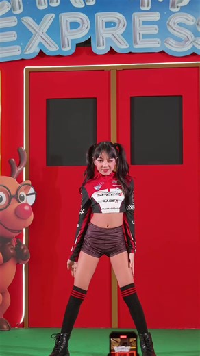 เต้น Cover Dance ของ Money Lisa ที่ Terminal 21