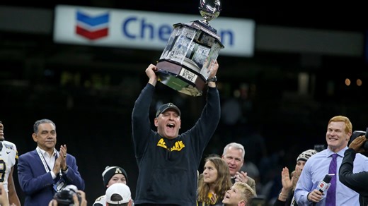 UCF football offensive line coach Shawn Clark dies at 50