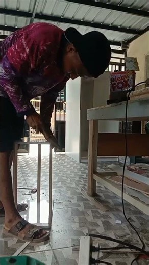 proses pemasangan HpL pada kursi Rias minimalis. #hpl #blockboard #hpl