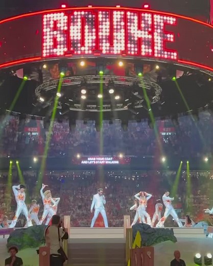 Bouke Live Performance with Elvis Presley Songs