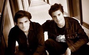 2CELLOS演奏【Shape Of My Heart】