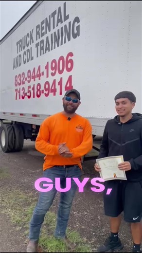 🎓 Congratulations to our student Cristopher on graduating from our CDL training program. Hard work, dedication, and consistency paid off. Wishing you success on the road ahead! We offer everything you need to get your CDL! 💪 ✨ Personalized classes 👨‍🏫 1-on-1 training 💳 Flexible payment plans 📅 Training available Monday to Sunday Call us 📞346-623-7188 📞713-518-9414 Or visit us 📍Sede-1 16943 Avenue A Channelview, TX 77530 Estados Unidos 📍Sede-2 5921 Bellaire Blvd B, Houston, TX 77081 #CD