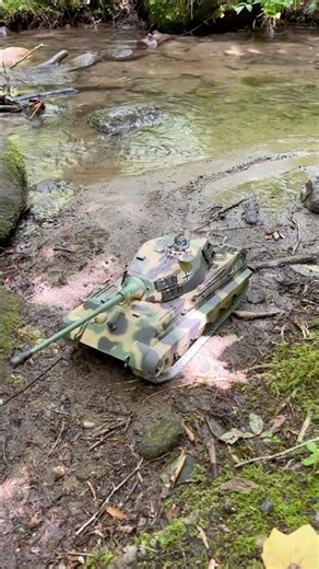 Heng Long Tiger II running through the jungle