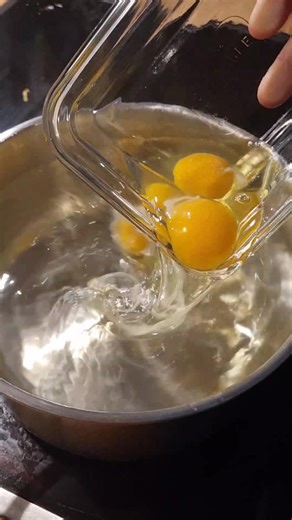 Leckeres Rezept für pochierte Eier zum Frühstück