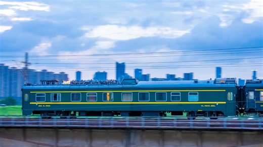 T168附挂南局接触网检测车WX25T-999455北上