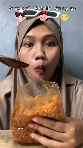 Types of eating spicy macaroni #videoshort #shorts #asmr #macrooni #flyxo
