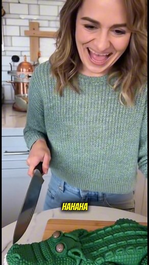 Parrot want revenge from the crocodile . | Mini Madness