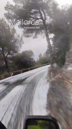 Snow is swallowing the island today. Mallorca wakes up to a white chaos we never expected. The wind claws at the streets, waves crash like they’re trying to break into the coastline, and the sky feels heavy enough to fall. People rush for shelter while the palm trees bend and groan under the weight of a storm that simply doesn’t belong here. What was sunshine yesterday is a blizzard today, and the whole island feels like it’s holding its breath. If you’re outside right now… stay safe. This storm