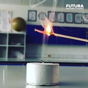 228K views · 1.3K reactions | [⚛️] Enseigner la science tout en s'amusant ! C’est l'objectif de ce professeur de lycée à Dublin ‍ Une compilation de ses différentes expériences. Elles révèlent que la science c'est vraiment trop cool à réaliser, à regarder et à comprendre ! | Futura - Inspirons l'avenir | Facebook