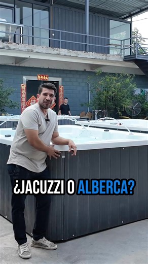 ¿Jacuzzi o Alberca? ¿Cuál es mejor?… 🚫 en construcción hay diferencias clave que pueden cambiar tu decisión (y tu inversión). 👉 Jacuzzi: · Agua caliente ♨️ · Hidromasaje · Capacidad reducida · Ideal para relajación y experiencias premium 👉 Alberca: · Agua a temperatura ambiente 🌊 · Espacio amplio para nadar o convivir · Mayor costo de construcción y mantenimiento · Perfecta para deporte, recreación y plusvalía familiar 💡 Ambas elevan el valor de tu propiedad, pero cumplen funciones distinta