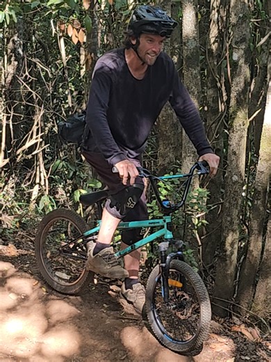 Explorando el DH en BMX con Germán