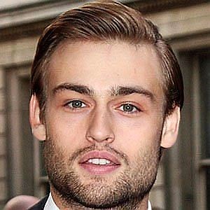 Douglas Booth – Age, Bio, Personal Life, Family & Stats | CelebsAges