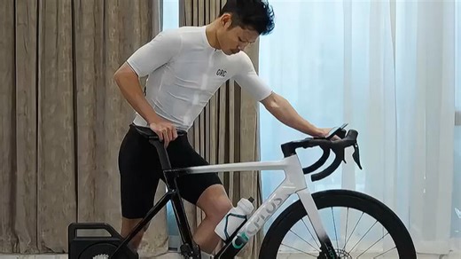 CYCPLUS智能骑行台 在家也能实现骑行自由