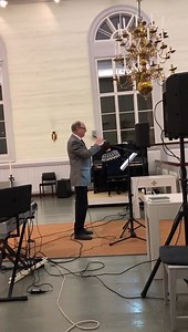Allsångskonsert inför Advent i Malax kyrka med Fred Berg från Skaftung som solist. Hans favoritsång är ”Jag har hört om en stad ovan molnen”, som var en av de sånger och psalmer vi fick lyssna till. | Malax församling
