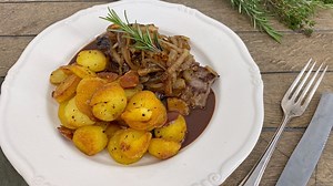 Rezept: Zwiebelrostbraten mit Bratkartoffeln