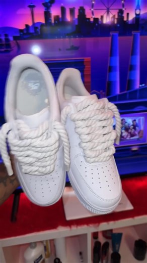 All White Af1🤯😮‍💨 • • • #customaf1 #fypシ゚viral #customshoes #customsneakers #trending #custom #sneakerhead #af1customs #customairforce1 #fy