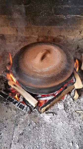 Traditional Pottery Kiln Cooking Process Explained