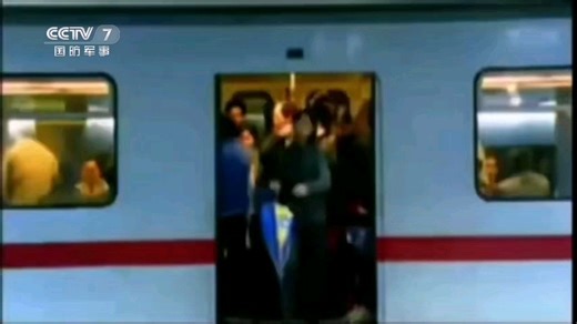 CCTV-7 国防军事频道 HD【冬日晨曦2009版 + 宣传片2003版 + 国歌2018版 】（16：9）冬日晨曦6点0分0秒开始