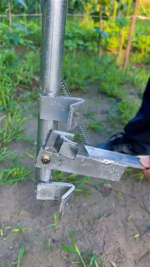 ​⚙️🍅 Foot-Powered Stake Pusher | Easiest Bamboo Rod Driver Hack for Climbing Plants