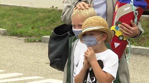 Österreichs ABC-Schützen: Mit Schultüte und Maske