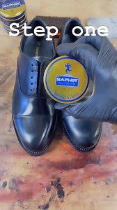 It’s not 🚀 science, it’s just layers of polish that produce a Mirror Finish, no Swapped shoes, no paint just good old fashioned spit shine ✨ #shinewithsaphir #army #shine #instagood #shoestyle #shoes #militarylife | Mr Bull & Shine