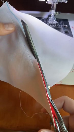 Video by Lauren ​Learn to make Half Square Triangles with this quick sewing tutorial! ❤️ ​#halfsquaretriangles #sewingtutorial #sewing #quilting #sewingtips | Quilt Patterns PDF