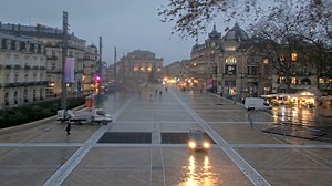 ⛈️ Un déluge s'abat sur Montpellier ce lundi matin avec quelques coups de tonnerre. L'épisode pluvieux se prolonge. (via Viewsurf) | Météo Express
