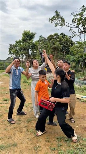 The Whole Village Dancing the Tree-Climbing Dance 🌱 | Funny Village Challenge #uúaudienc