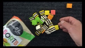 【Aussie AS_R Man】澳洲大叔吃果味甘草糖，澳洲口音+咀嚼音非常助眠