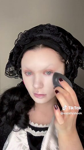 Doll Makeup Trend: Tutorial for Halloween & Cosplay