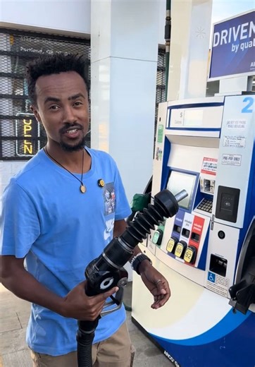 Ere weyoooooo!!!!! ⛽️ #beckystravel #USA #gas #vlogs #travel | travel usa