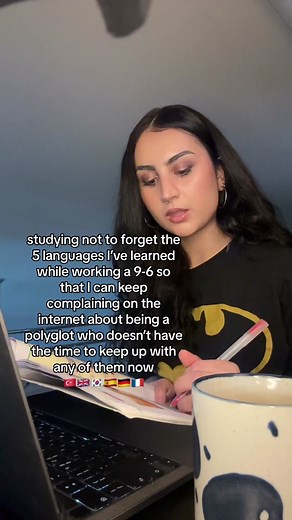 Studying 5 Languages While Working 9-6 | Polyglot Life