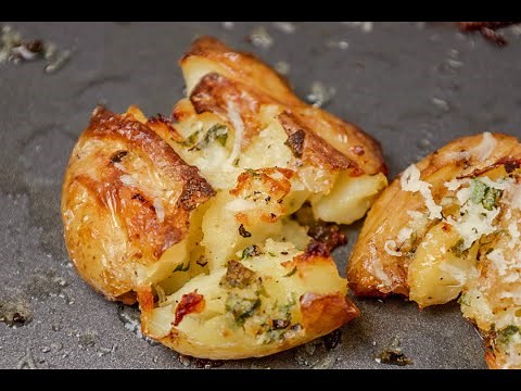 Crispy Garlic Smashed Potatoes