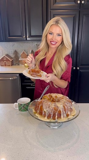 Easy Monkey Bread!😋✨ This is a family favorite recipe that’s perfect for Christmas morning, (or really any morning!) This is so easy to make, and will become a brunch staple in your household too! Ingredients: 2 cans biscuit dough ½ cup sugar 1 tablespoon cinnamon 1 cup melted butter 1 cup brown sugar Glaze: 2 tablespoons melted butter, 1 tablespoon vanilla, 2 cups powdered sugar, splash of milk. Directions: 1. Cut biscuit dough into ¼ pieces and toss into a large zipper bag. 2. Mix together su