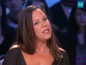 🚁TOC TOC BADABOUM😂 "Est-ce que vous vous êtes déjà retrouvée en caleçon suspendue à un hélicoptère ?" Avec un prénom pareil, la chanteuse brésilienne de Bossa Nova Bebel Gilberto ne pouvait échapper à l'interview "Bébel" (en hommage à Belmondo) ! > Thierry Ardisson dans "Tout Le Monde En Parle" | France 2 | 26/02/2005 | INA Arditube