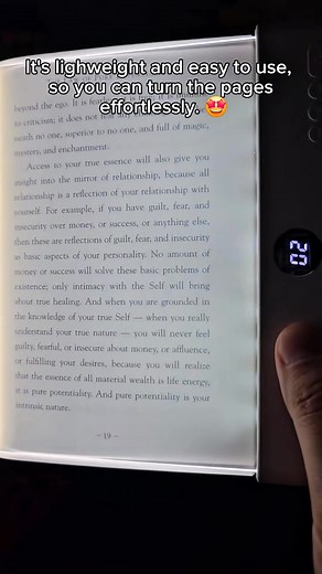 🌙 Love reading at night but hate bad lighting ruining the vibe? Nothing kills a cozy nighttime reading session faster than harsh lamps, shadows, or clip-ons blinding you. 😩 That’s exactly why night readers are falling in love with BookBeam™. ✨📚 This clear LED panel lights your entire page evenly — no glare, no hotspots, and no bright beams shining across the room. ✨ Why night readers swear by it: • Perfectly even page lighting • 3 calming light modes for bedtime • Touch-control brightness dis
