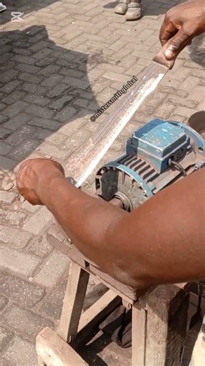 How a cutlass gets razor-sharp 🔪 #mistersmith #bladerestoration #knifesharpening #blacksmith