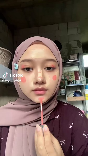 Makeup Simple: Tips and Tricks for Natural Beauty