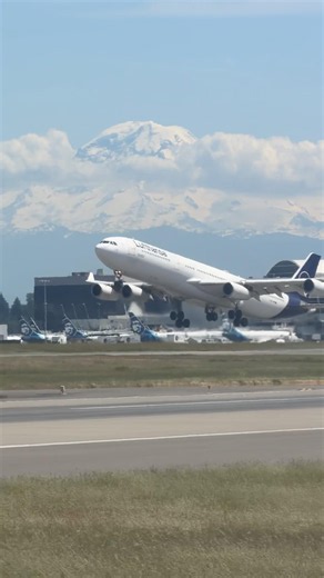 Lufthansa Airbus A340 Takeoff | Seattle with Mt Rainier