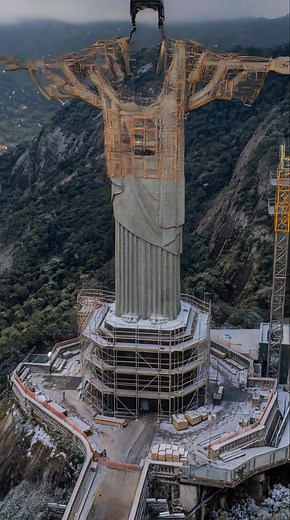 Found how Christ the Redeemer was built 🧐 Thank you for watching! 😇 #christtheredeemer #riodejaneiro #ai #trending
