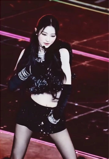 so so pretty 🍙 #annameovv #mentalhealthmatters