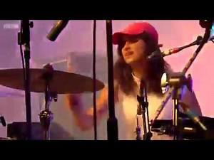Hot Chip - Dancing in the Dark (Live at Glastonbury 2015)