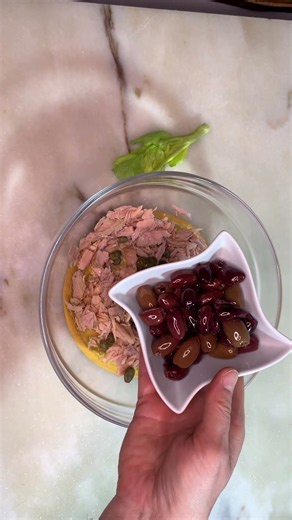 Салат из сельдерея с тунцом, каперсами и оливками🥗 Italian Celery Salad with Tuna, Capers & Olives