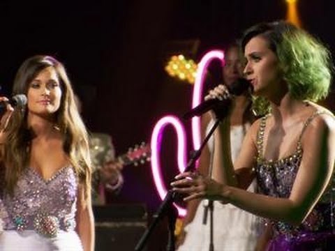 Katy Perry And Kacey Musgraves Perform a Dolly Parton Classic (Exclusive Video)