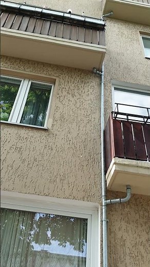 Eine Balkonentwässerung mit LORO-X Rohr.